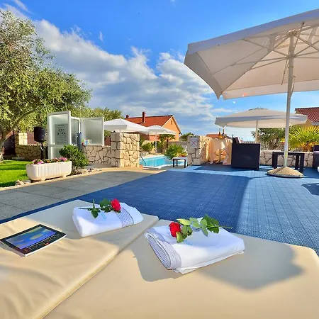 Dalmatina Mit Pool