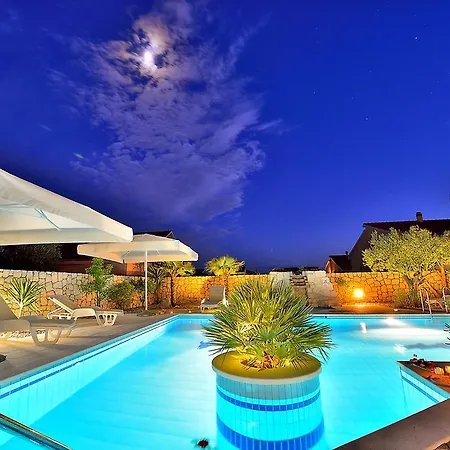 Dalmatina Mit Pool 别墅 *