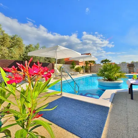 Dalmatina Mit Pool Villa Zadar