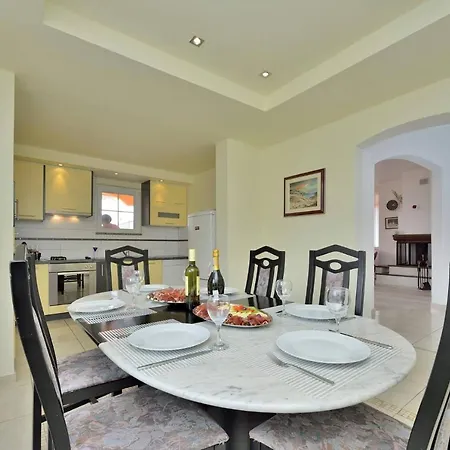 Dalmatina Mit Pool * Zadar