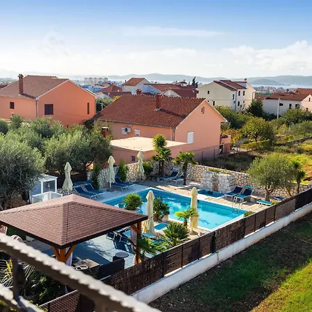 Dalmatina Mit Pool Вілла