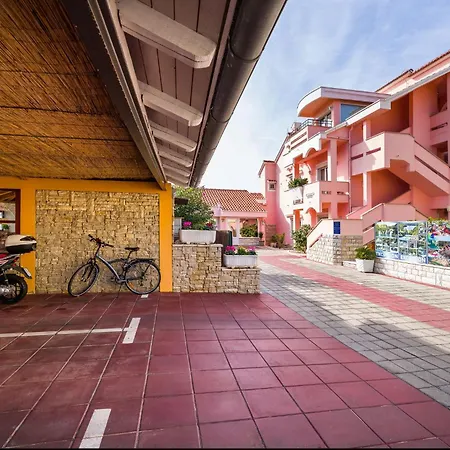 Dalmatina Mit Pool Задар