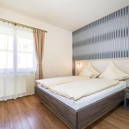 Dalmatina Mit Pool Задар