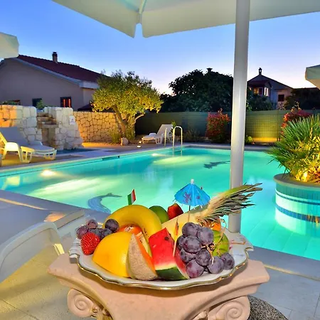 Dalmatina Mit Pool Задар