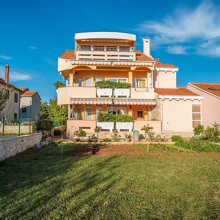 Вилла Dalmatina Mit Pool