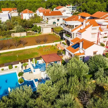 Dalmatina Mit Pool Вилла Задар